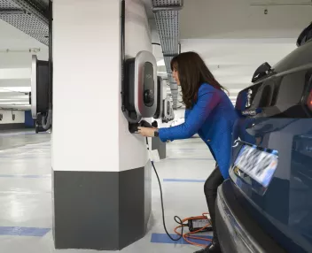 Bornes électriques parking Madeleine