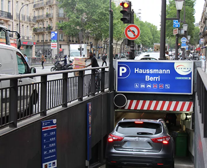 Entrée parking Haussmann Berri