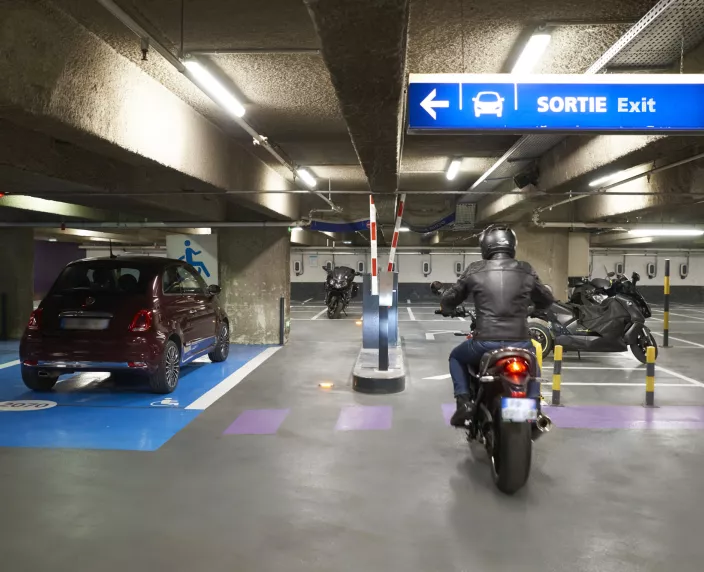 Zone motos parking Madeleine Tronchet