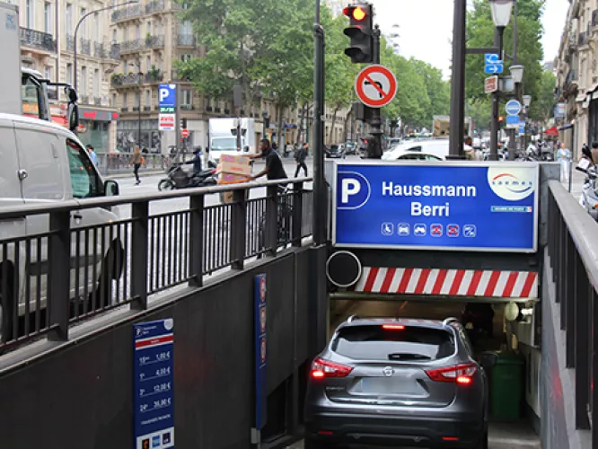 Entrée parking Haussmann Berri