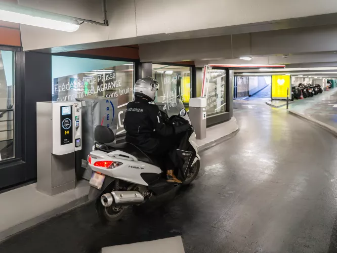 Parking_Lagrange_Maubert_entrée