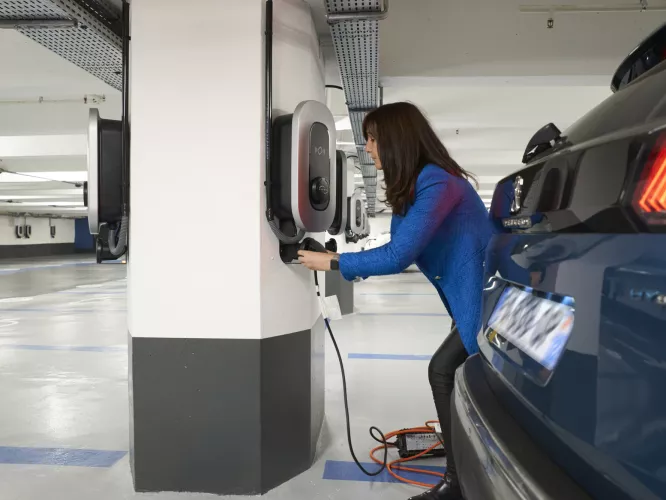 Bornes électriques parking Madeleine