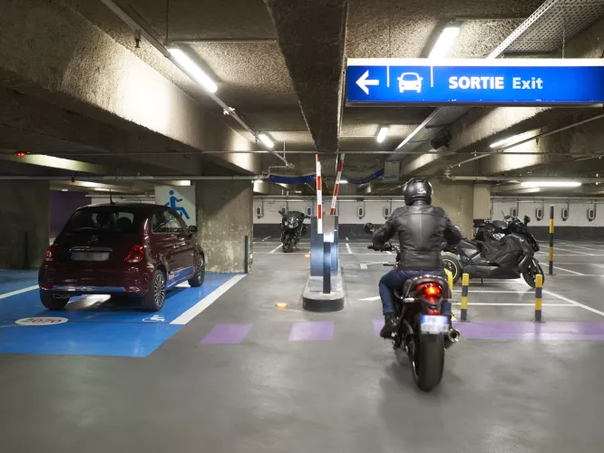 Zone motos parking Madeleine Tronchet