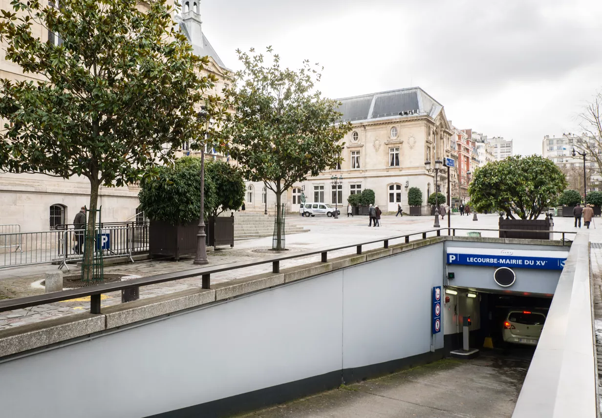 Parking_Mairie_du_15ème_Lecourbe_outdoor
