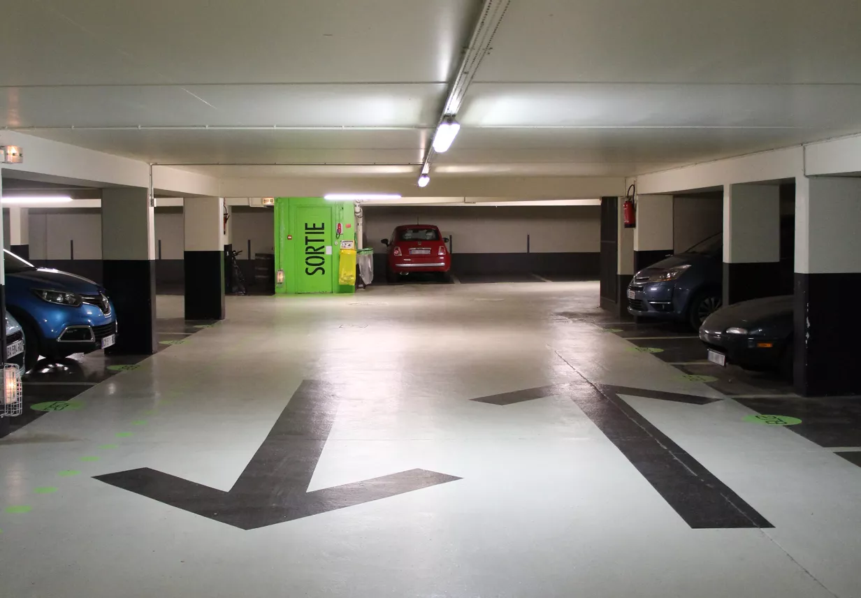 Parking_Sainte_Périne_indoor