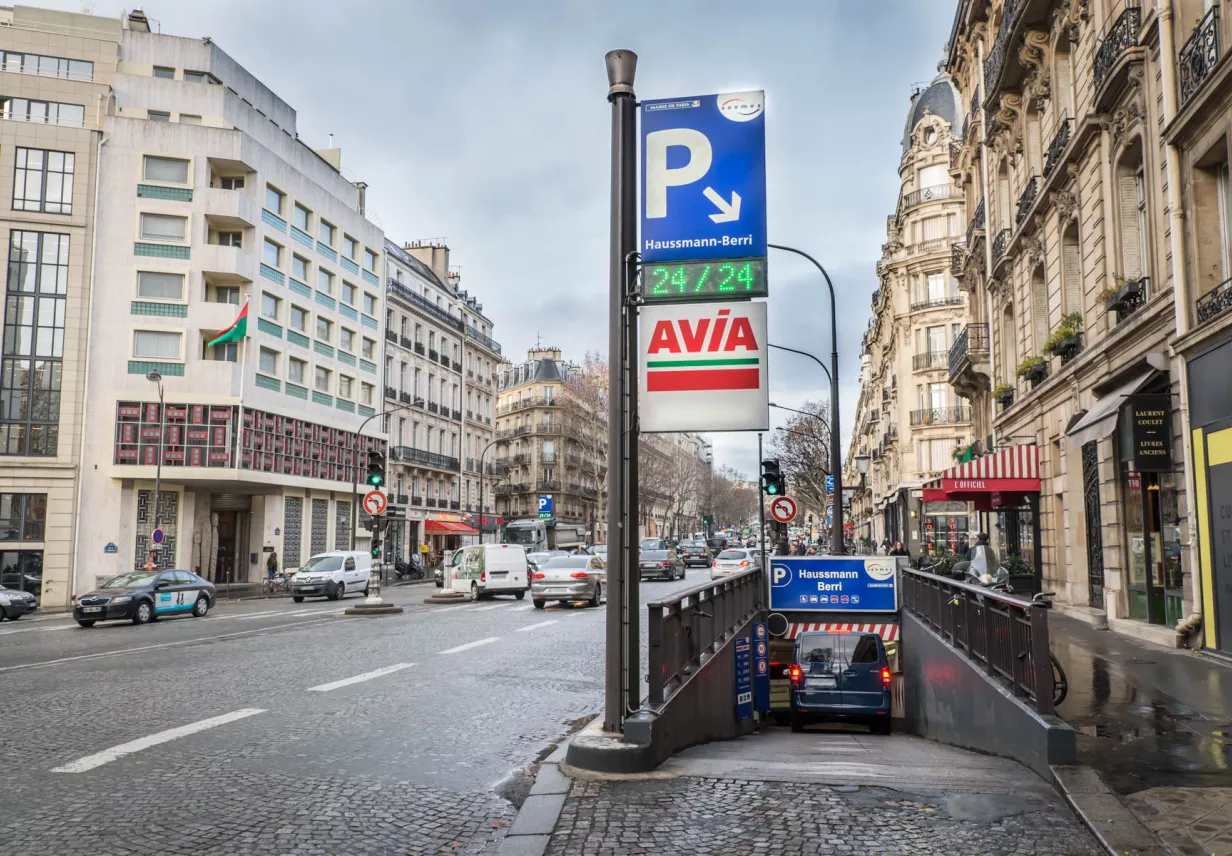 parking Haussmann Berri entrée