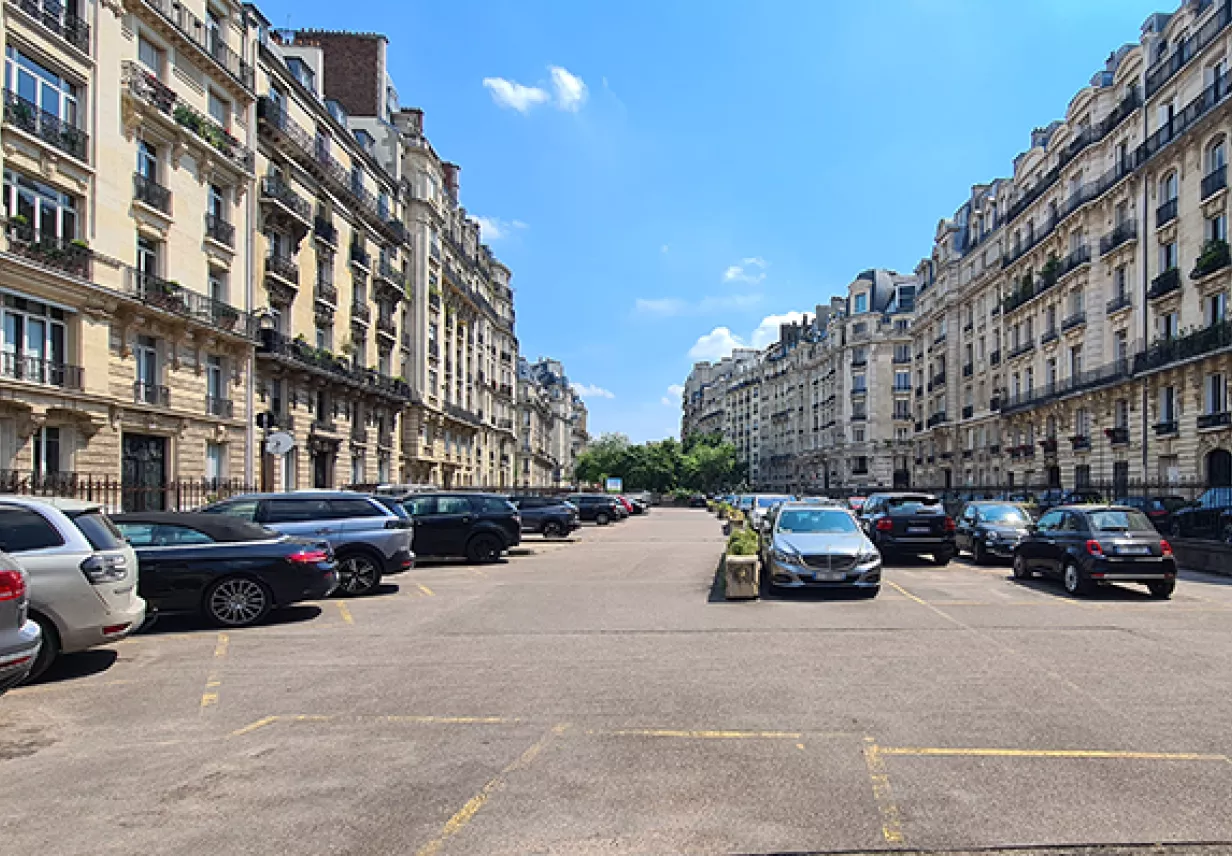 Parking Emile Augier 