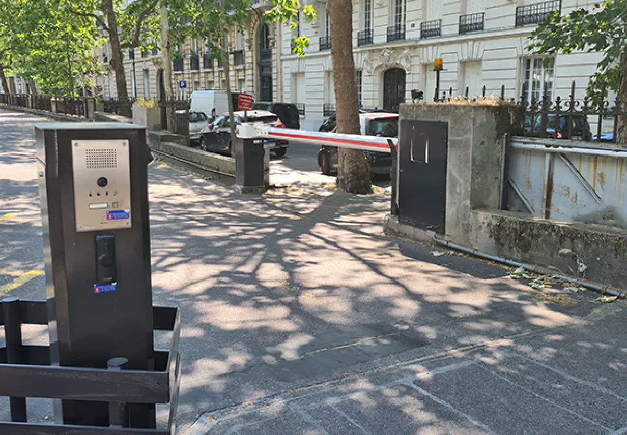 Parking Flandrin sortie véhicules 