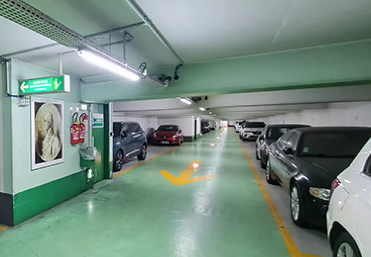 Intérieur parking Jouffroy d'Abbans
