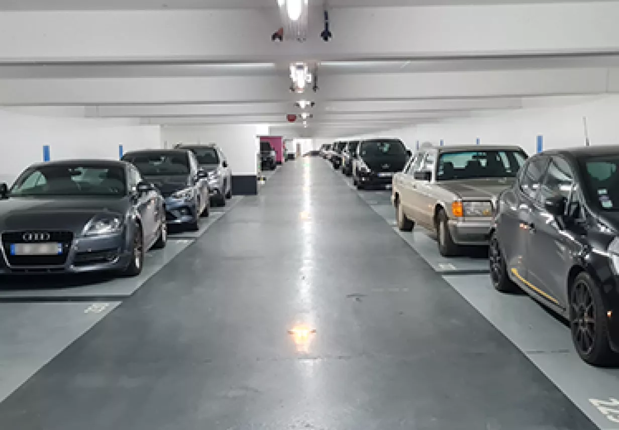 Intérieur parking Jouffroy d'Abbans
