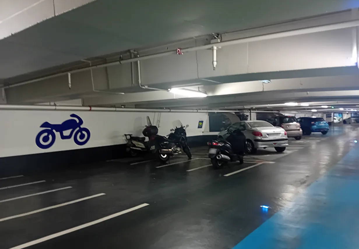 Zone motos parking George V